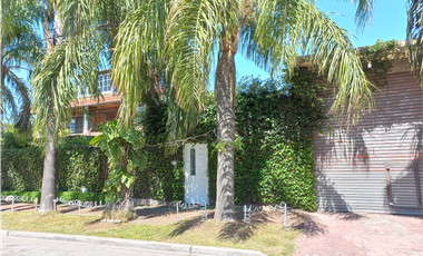 CASA CON LOCAL CALLE LA PORTEÑA