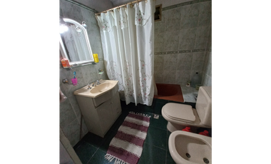 CASA CON LOCAL CALLE LA PORTEÑA