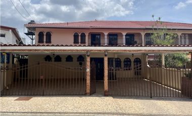 SE VENDE HERMOSA CASA AMOBLADA EN LA ALAMEDA $625,000