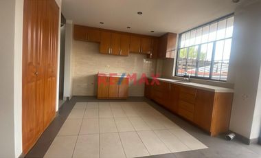 Se Alquila Casa, Av. Universitaria, Cajamarca