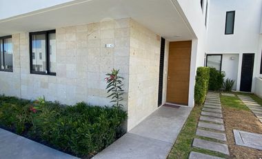 Hermosa Casa en El Refugio, 3 Habitaciones, Estudio, Jardín, Alberca, GÁNALA !!