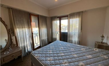 Chalet 4 ambientes con locales