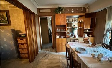 Chalet 4 ambientes con locales