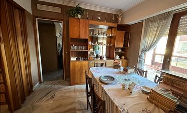 Chalet 4 ambientes con locales
