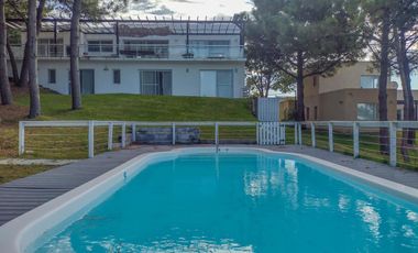 Muy linda casa en venta con rápida salida al mar en Barrio Residencial II – Costa Esmeralda