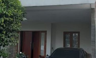 Dijual Cepat Rumah 2 lantai Siap Huni Lokasi Di Babatan Pratama, Wiyung