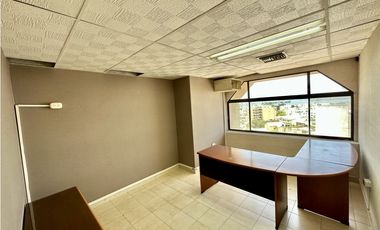 ARRIENDO DE OFICINA EN ED. CENTRO EJECUTIVO - SANTA MARTA
