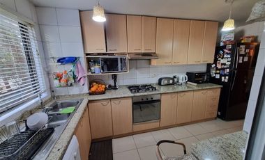 Departamento en venta de 3 dorm.a pasos de Portal la Dehesa