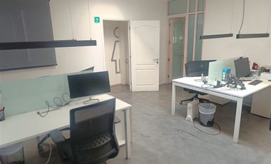 Oficina en venta en Providencia, Cerca del metro Los Leones
