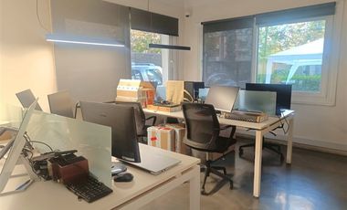 Oficina en venta en Providencia, Cerca del metro Los Leones