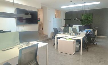 Oficina en venta en Providencia, Cerca del metro Los Leones