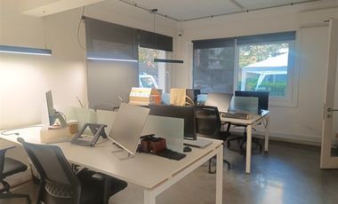 Oficina en venta en Providencia, Cerca del metro Los Leones