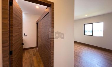 Residencia moderna de estilo californiano con vista al Lago en Metepec