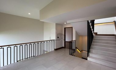 Residencia moderna de estilo californiano con vista al Lago en Metepec
