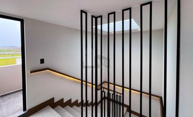 Residencia moderna de estilo californiano con vista al Lago en Metepec