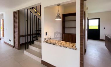 Residencia moderna de estilo californiano con vista al Lago en Metepec