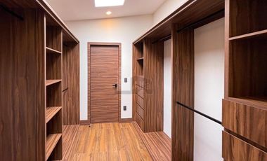 Residencia moderna de estilo californiano con vista al Lago en Metepec