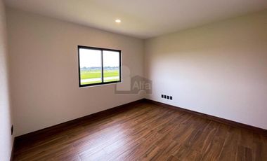 Residencia moderna de estilo californiano con vista al Lago en Metepec