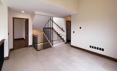 Residencia moderna de estilo californiano con vista al Lago en Metepec