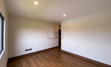 Residencia moderna de estilo californiano con vista al Lago en Metepec