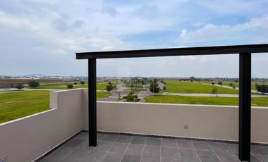 Residencia moderna de estilo californiano con vista al Lago en Metepec