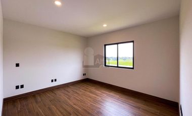 Residencia moderna de estilo californiano con vista al Lago en Metepec