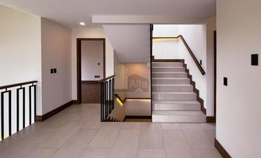 Residencia moderna de estilo californiano con vista al Lago en Metepec