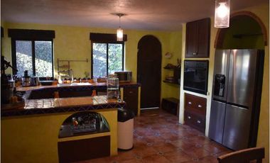LAS CAÑADAS, CASA EN VENTA A CAMPO DE GOLF CON CHALET INDEPENDIENTE