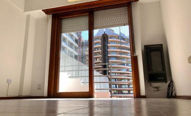 PERMUTA - DEPARTAMENTO DE 2 AMBIENTES C/ COCHERA + BALCON EN VENTA - MORON NORTE