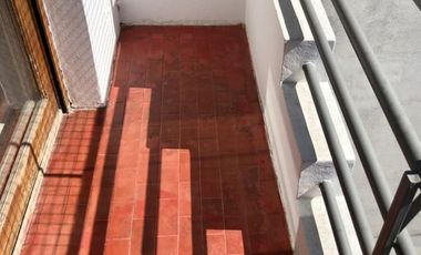 PERMUTA - DEPARTAMENTO DE 2 AMBIENTES C/ COCHERA + BALCON EN VENTA - MORON NORTE