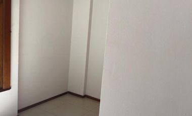 PERMUTA - DEPARTAMENTO DE 2 AMBIENTES C/ COCHERA + BALCON EN VENTA - MORON NORTE