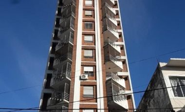 PERMUTA - DEPARTAMENTO DE 2 AMBIENTES C/ COCHERA + BALCON EN VENTA - MORON NORTE