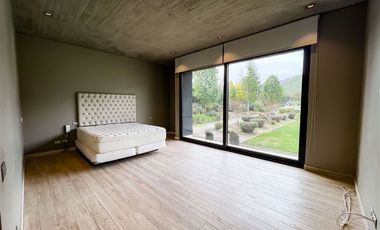 Casa MODERNA en venta de 7 dorm. en Colina