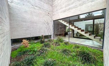 Casa MODERNA en venta de 7 dorm. en Colina