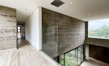 Casa MODERNA en venta de 7 dorm. en Colina