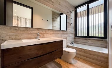 Casa MODERNA en venta de 7 dorm. en Colina