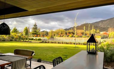 Casa MODERNA en venta de 7 dorm. en Colina