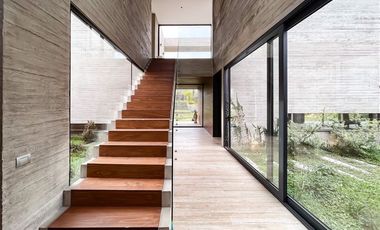 Casa MODERNA en venta de 7 dorm. en Colina