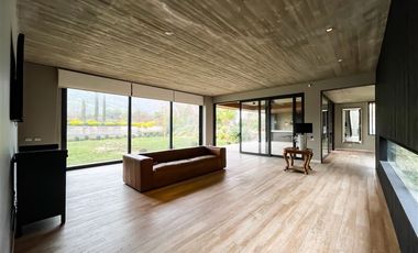 Casa MODERNA en venta de 7 dorm. en Colina