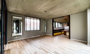 Casa MODERNA en venta de 7 dorm. en Colina