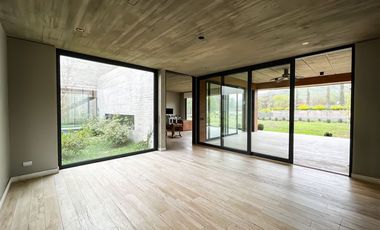 Casa MODERNA en venta de 7 dorm. en Colina
