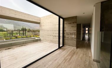 Casa MODERNA en venta de 7 dorm. en Colina