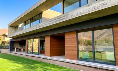 Casa MODERNA en venta de 7 dorm. en Colina