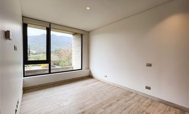Casa MODERNA en venta de 7 dorm. en Colina
