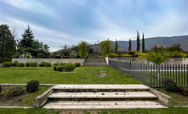 Casa MODERNA en venta de 7 dorm. en Colina