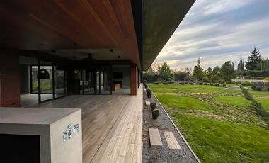 Casa MODERNA en venta de 7 dorm. en Colina