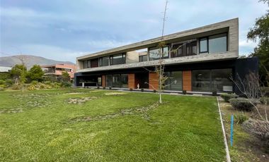 Casa MODERNA en venta de 7 dorm. en Colina