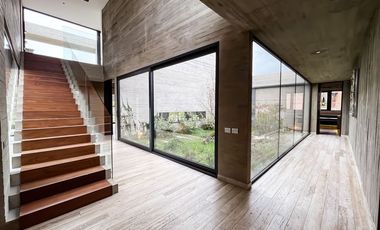 Casa MODERNA en venta de 7 dorm. en Colina