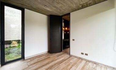 Casa MODERNA en venta de 7 dorm. en Colina