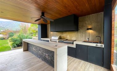 Casa MODERNA en venta de 7 dorm. en Colina